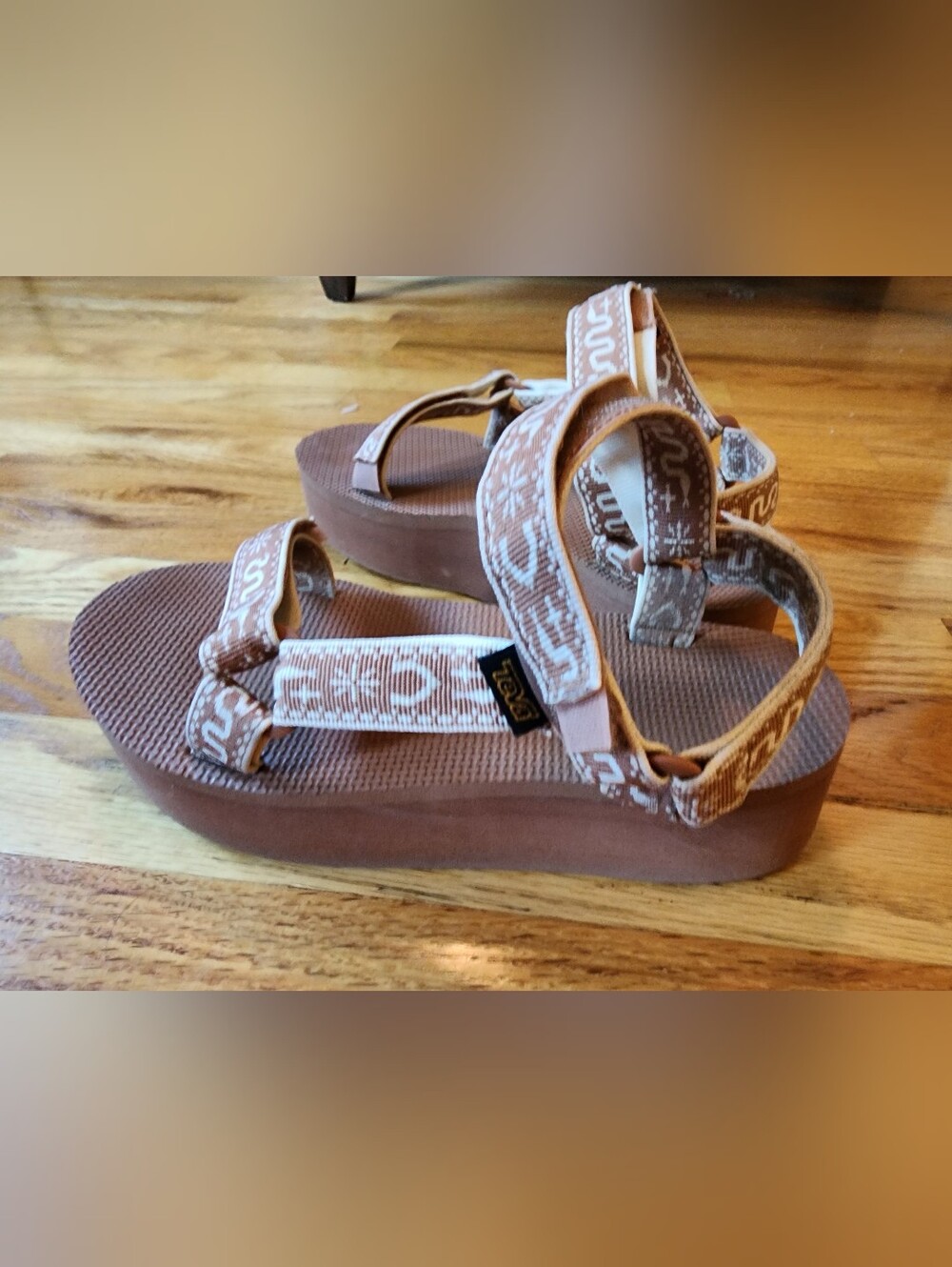 Teva Flatform Univeral Platform Sandals Bandana Lion Print Camel Size 8 Granola